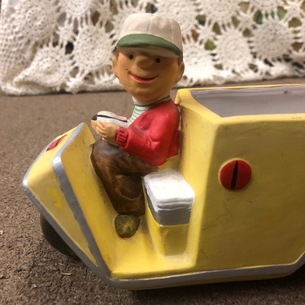 Vintage golfer planter - Picture 8 of 11